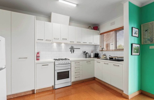 Newtown Apartment | Cute Retro Gem Summar