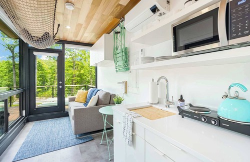 Rileyville Apartment | Cute Riverside Cabin w Hot Tub, Fire Pit, & Kayaks