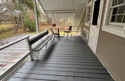Fellowship Apartment | Cute studio, pets welcome, 8 mins to HITS, 20 mins to WEC, 10 mins to shopping
