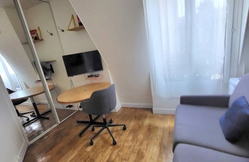 Quartier Saint-Ambroise Apartment | Cute studio with a view Paris Saint Ambroise