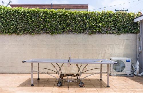 Park West House | Cute Studio with AC and Backyard