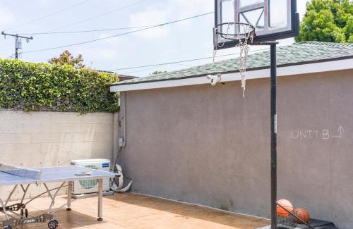 Park West House | Cute Studio with AC and Backyard