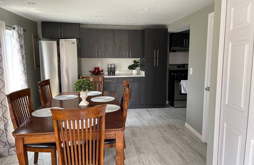 Commerce Township House | Cute lake front home on an all-sports lake