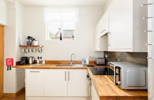 Shottery House | CV37 9HF The Tack Room Shottery · Charming 1Bed in Shottery with secure Parking Pass The Keys