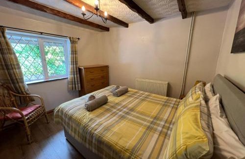 Neath House | Cwmbach Guest House