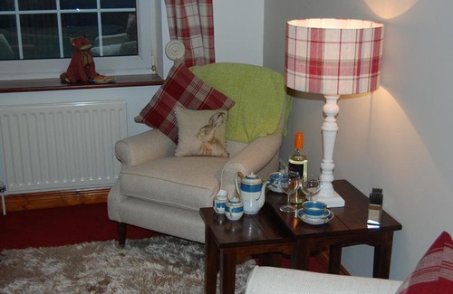 Tirabad Bed & Breakfast | Cwmllechwedd Fawr CYF