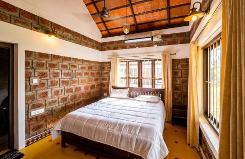Vaikom Villa | Cynefin, Pet-friendly 2br by the backwaters by Roamhome