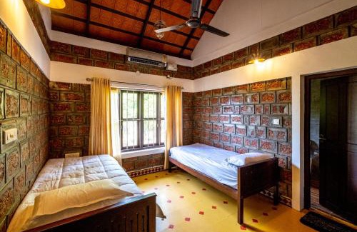Vaikom Villa | Cynefin, Pet-friendly 2br by the backwaters by Roamhome
