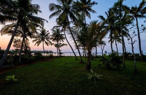 Vaikom Villa | Cynefin, Pet-friendly 2br by the backwaters by Roamhome