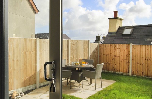 Tyn-y-Gongl Cottage | CYSGOD Y CAPEL, pet friendly, with a garden in Benllech