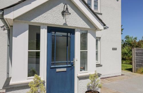 Newport House | Cysgod Y Garn