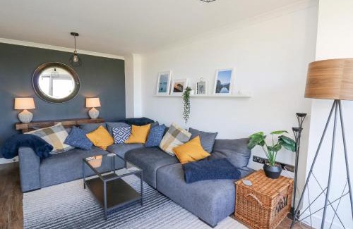 Newport House | Cysgod Y Garn