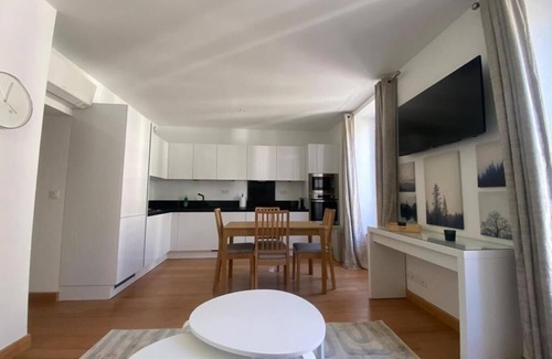 Liberation Apartment | Détendez Vous Dans cet Appartement 2 Pièces Calme Élégant Rénové Entièrement