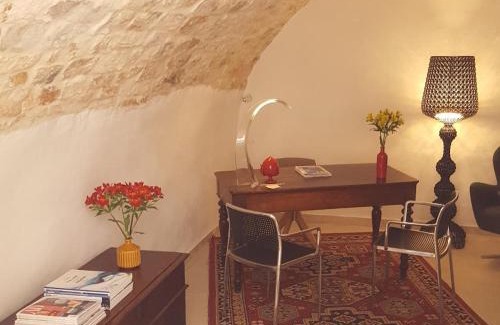 Conversano House | D'Aaragona 56