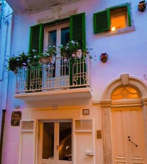 Conversano House | D'Aaragona 56