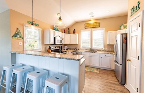 Duck House | D0598 Family Tradition. Oceanside, Pool, Hot Tub, Walk to Downtown Duck!