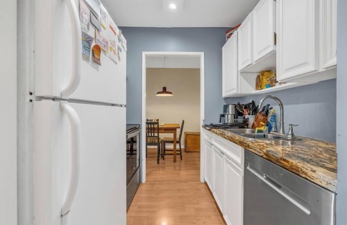 Fairview Apartment | D16 - Beautiful 1 bedroom South Granville