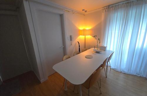 Daemyeong-dong Apartment | Daegu, Apsan, Room 2, Spacious Living Room, Emotional Dining, Pretty Bathtub, Parking Guaranteed