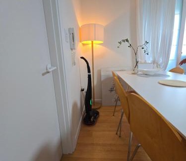 Daemyeong-dong Apartment | Daegu, Apsan, Room 2, Spacious Living Room, Emotional Dining, Pretty Bathtub, Parking Guaranteed