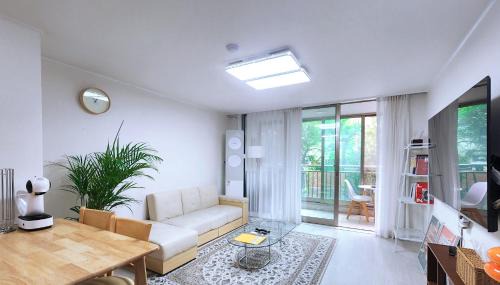 Chimsan-dong Apartment | Daegu Buk-gu 3BR Apartment near Dongdaegu Station & Downtown -Fully Furnished