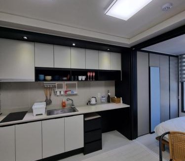 Seongnae-dong Apartment | Daegu StarB&B DSR Hotel mia Guestroom