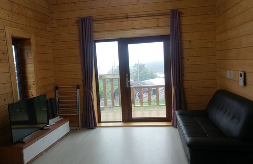 Daegwallyeong House | Daegwallyeong Solbawee Log-Housing Pension