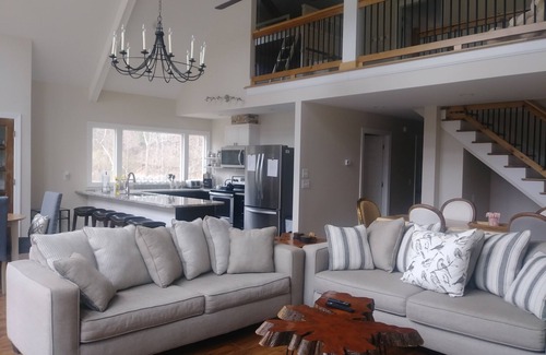 Dahlonega Ski Chalet | Dahlonega Chalet on the Chestatee River. Very private and family friendly.