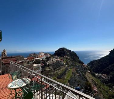 Pontone House | Dai nonni Seaview with roof terrace over the sea