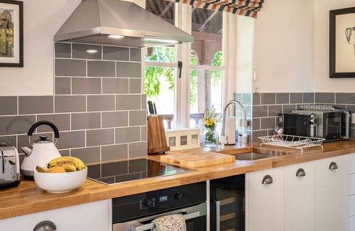 Waddesdon Cottage | DAIRY COTTAGE, pet friendly, character holiday cottage in Waddesdon