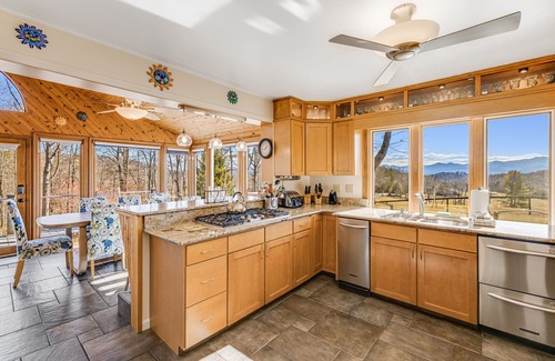 Candler House | Daisy Farm | Pool, Hot Tub & Animals 🐴 + Biltmore Pass Near Asheville