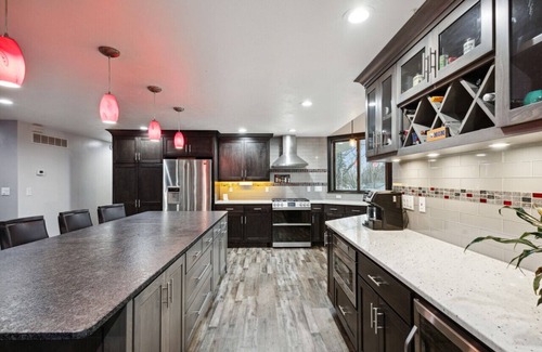 Ashwaubenon House | Daisy Lane - Walk to Titletown /Draft