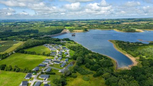 Lifton House | Daisy Lodge, 6 Roadford Lake Lodges