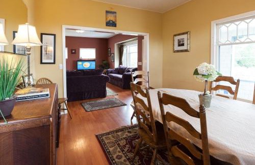 Hood River House | Daisy's Place 30 day minimum