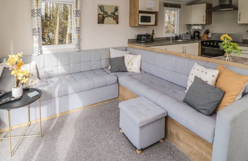 Swarland Cottage | DAISY'S RETREAT, family friendly, with hot tub in Longframlington