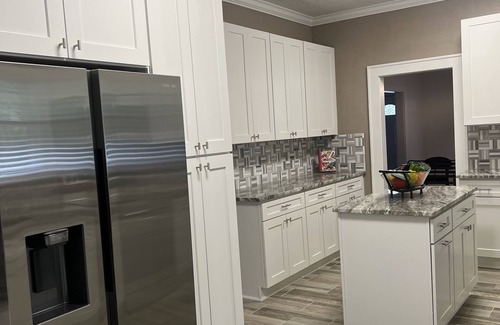 Lakeshore South House | Daisy's Spacious 4/2.5 cozy home