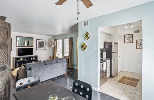 Knox - Henderson Condo | Dallas Condo w/Pool Access ~ 4 Mi to Downtown!