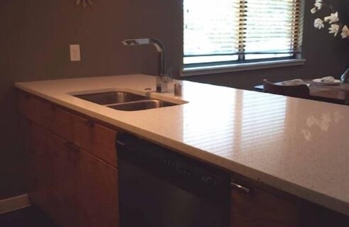 Preston Hollow Apartment | Dallas Mid-Centry Modern in Prime Location