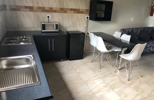 Greater Giyani Cabin | Dam Vista Retreat