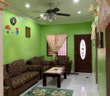 Gambang House | Damai Guest House Malay Friendly