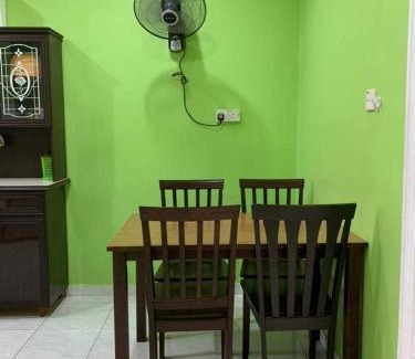 Gambang House | Damai Guest House Malay Friendly