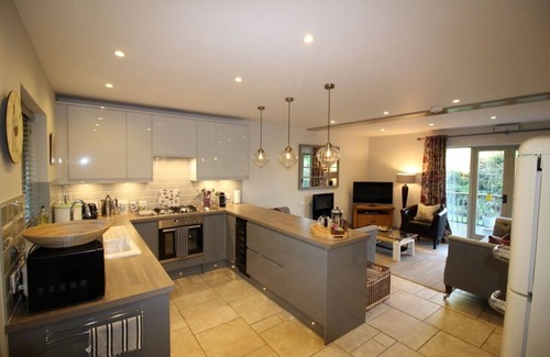 Faversham House | Damson Cottage - contemporary barn offering access to stunning indoor pool