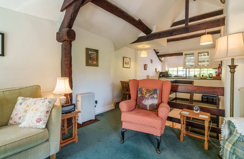 Crook Cottage | Damson Cottage - Cosy Cottage, 5-minutes walk from village Pub