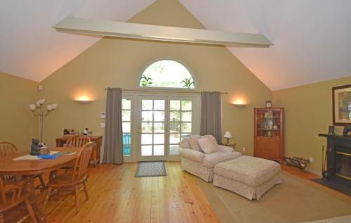 Glen Arbor House | Dancin' Bear