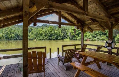 Old Fort House | Dancing Bears Cabin Breathtaking Sunrise Mountain Views!