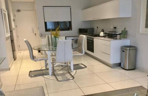 Greater Johannesburg Metropolitan Area Apartment | Dante’s One Hyde Park Executive Suites