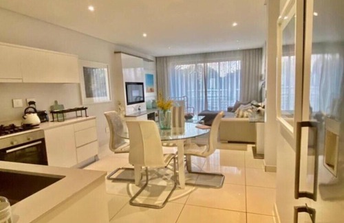 Greater Johannesburg Metropolitan Area Apartment | Dante’s One Hyde Park Executive Suites