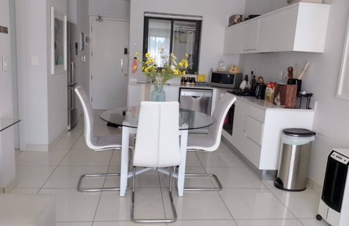 Greater Johannesburg Metropolitan Area Apartment | Dante’s One Hyde Park Executive Suites