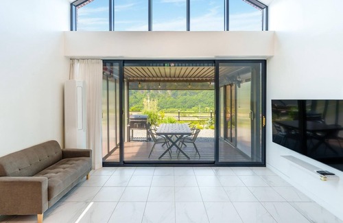 Danyang House | Danyang Dandelion Pool Villa