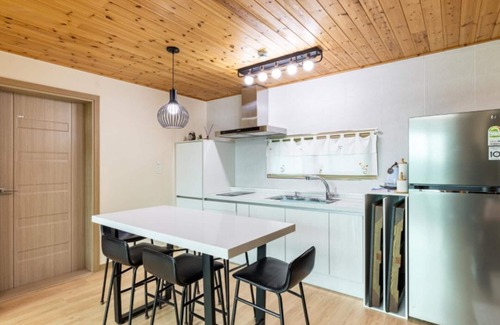 Danyang House | Danyang Pulkkotnamu Pension