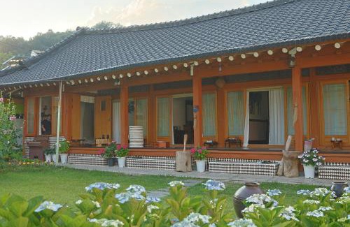 Suncheon House | Daoljae Hanok Pension